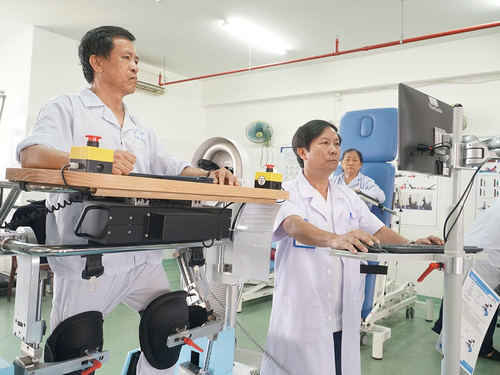Bước tiến công nghệ: AI và VR thay đổi phục hồi chức năng tại Bệnh viện C Đà Nẵng