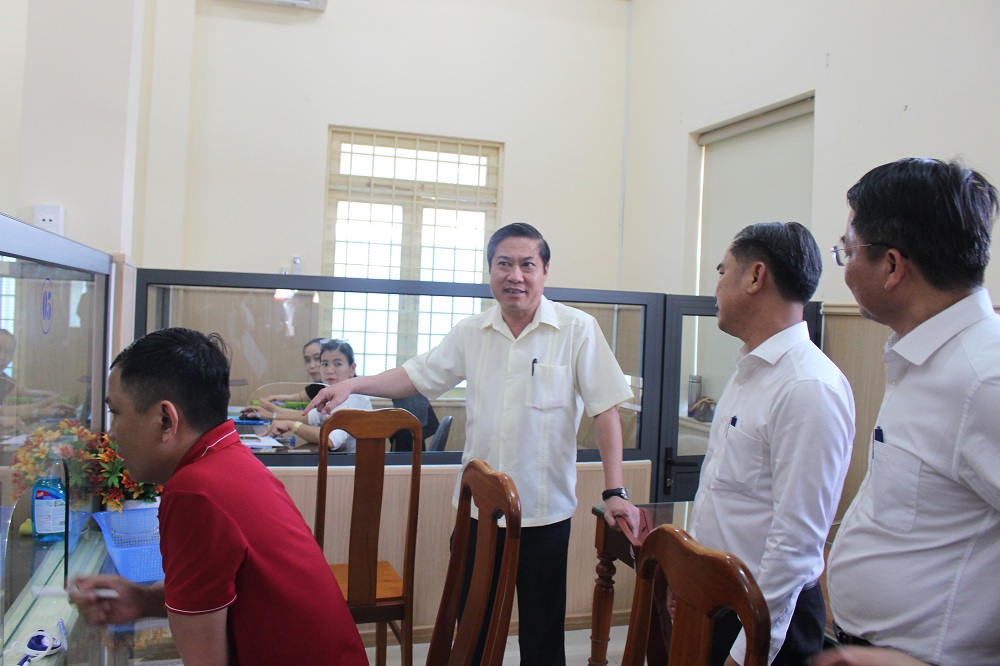 Phó Chủ tịch UBND thành phố Phan Thái Bình kiểm tra công tác vận hành chính quyền 2 cấp tại xã Điện Bàn Tây