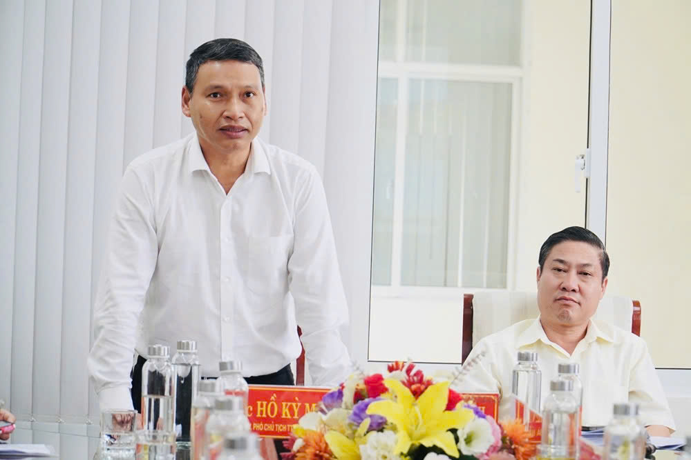 Lãnh đạo UBND thành phố làm việc với Ban Quản lý các Khu Kinh tế và Khu công nghiệp