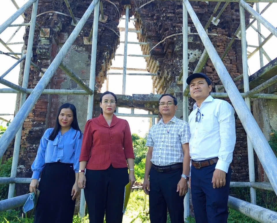 Phó Chủ tịch UBND thành phố Nguyễn Thị Anh Thi kiểm tra thực tế Di tích Quốc gia đặc biệt Phật viện Đồng Dương