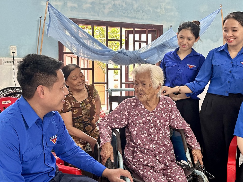 Tuổi trẻ thành phố hướng về cội nguồn