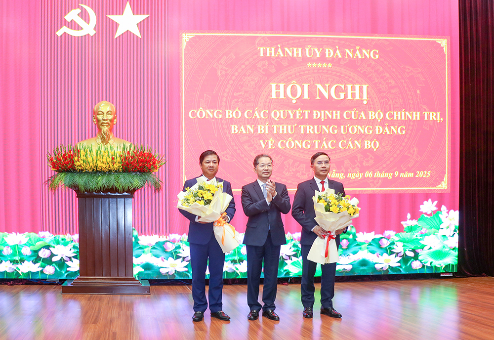 Công bố các quyết định của Bộ Chính trị, Ban Bí thư Trung ương Đảng về công tác cán bộ