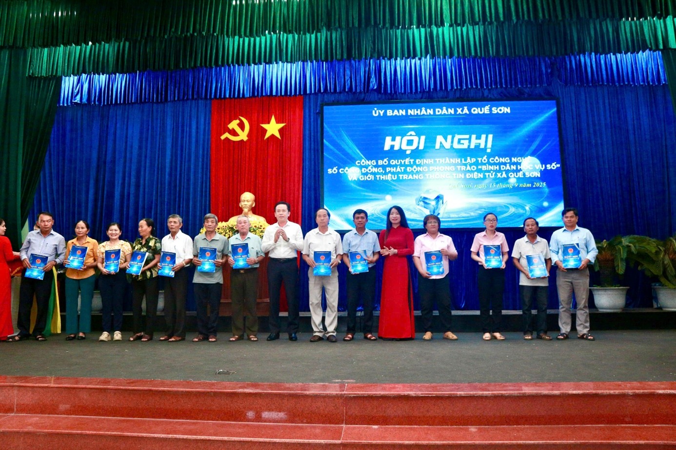 Xã Quế Sơn ra mắt Tổ Công nghệ số cộng đồng, phát động phong trào “Bình dân học vụ số”