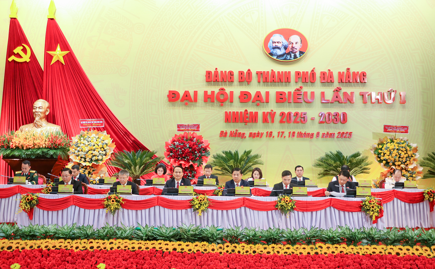 35 đại biểu của Đảng bộ thành phố Đà Nẵng dự Đại hội đại biểu toàn quốc lần thứ XIV của Đảng