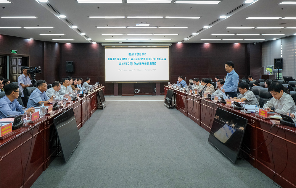 Đẩy mạnh phát triển hạ tầng, kinh tế xanh và trung tâm tài chính quốc tế