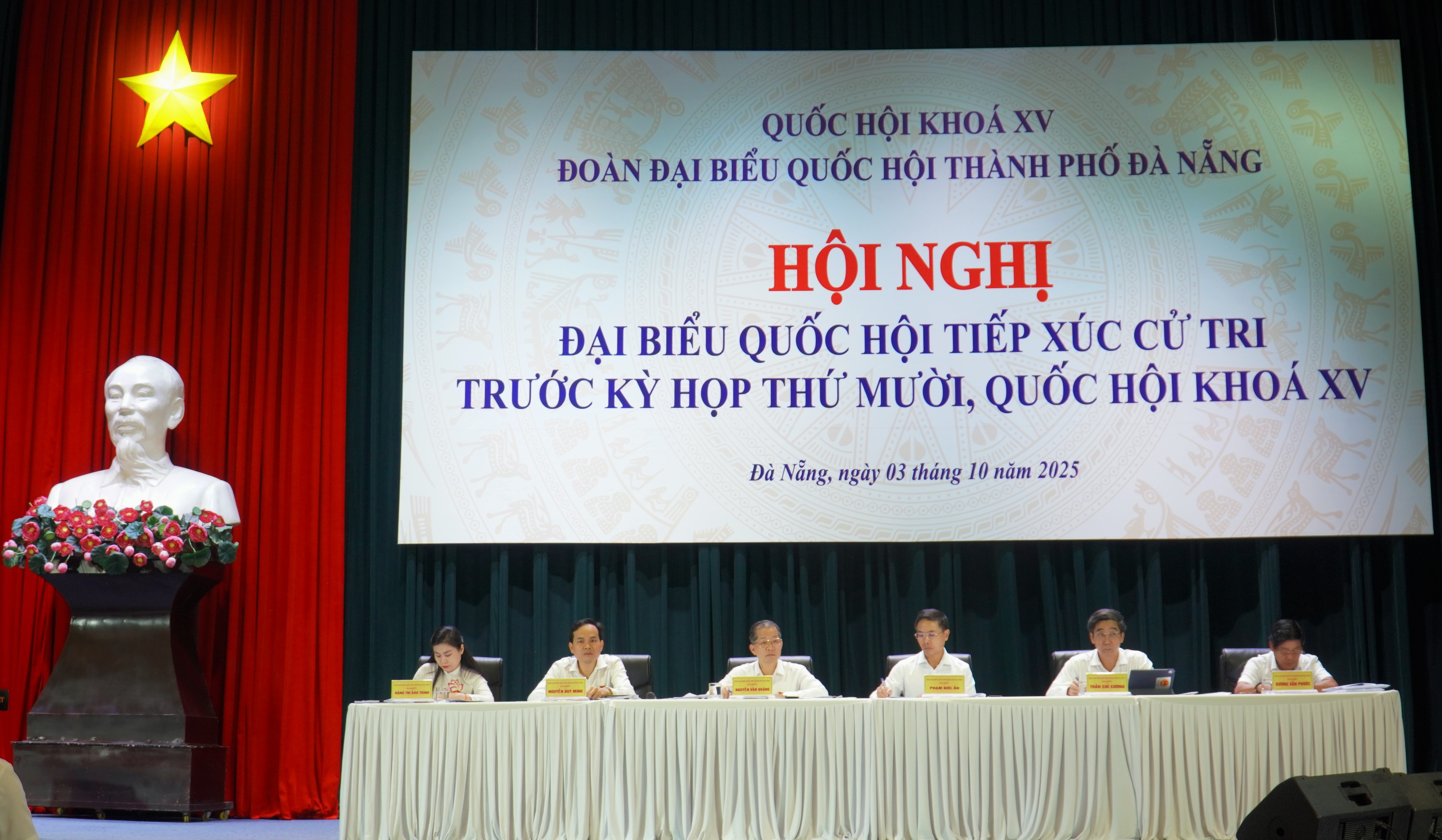Đoàn đại biểu Quốc hội thành phố Đà Nẵng tiếp xúc cử tri trước kỳ họp thứ 10 Quốc hội khóa XV