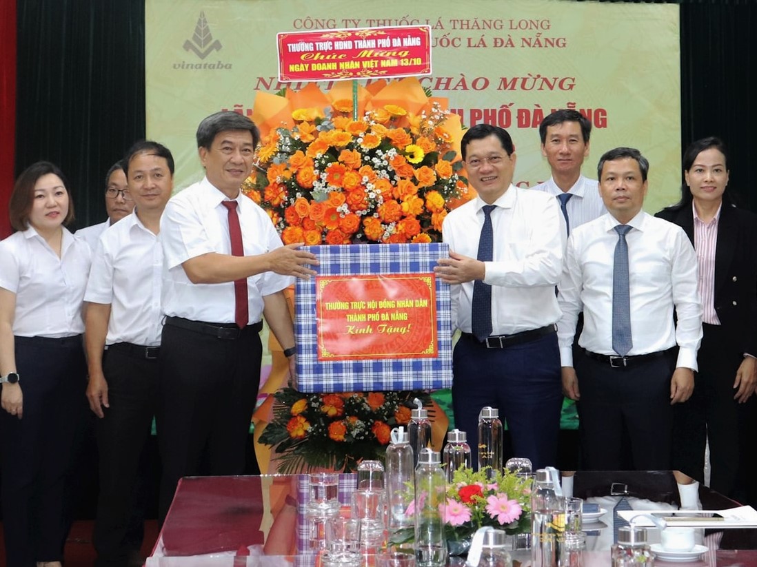 Phó Chủ tịch Thường trực HĐND thành phố Trần Phước Sơn thăm, chúc mừng các doanh nghiệp Ngày Doanh nhân Việt Nam