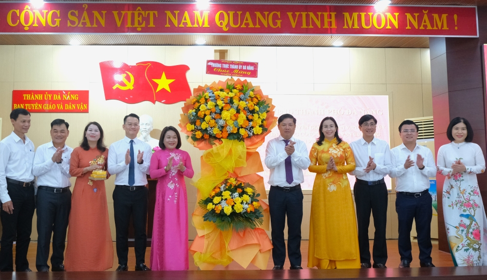 Lãnh đạo thành phố thăm, chúc mừng Ban Tuyên giáo và Dân vận Thành ủy