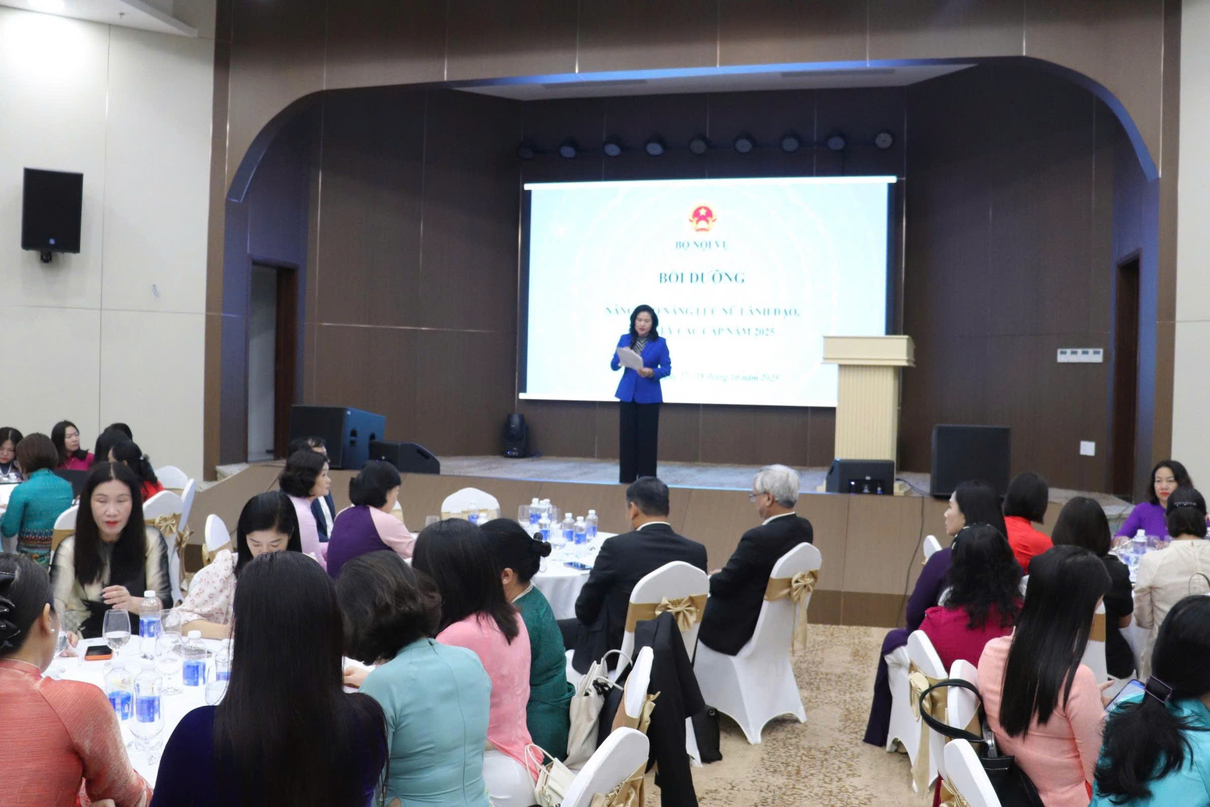 Khai giảng lớp bồi dưỡng nữ lãnh đạo, quản lý các cấp năm 2025 tại Đà Nẵng