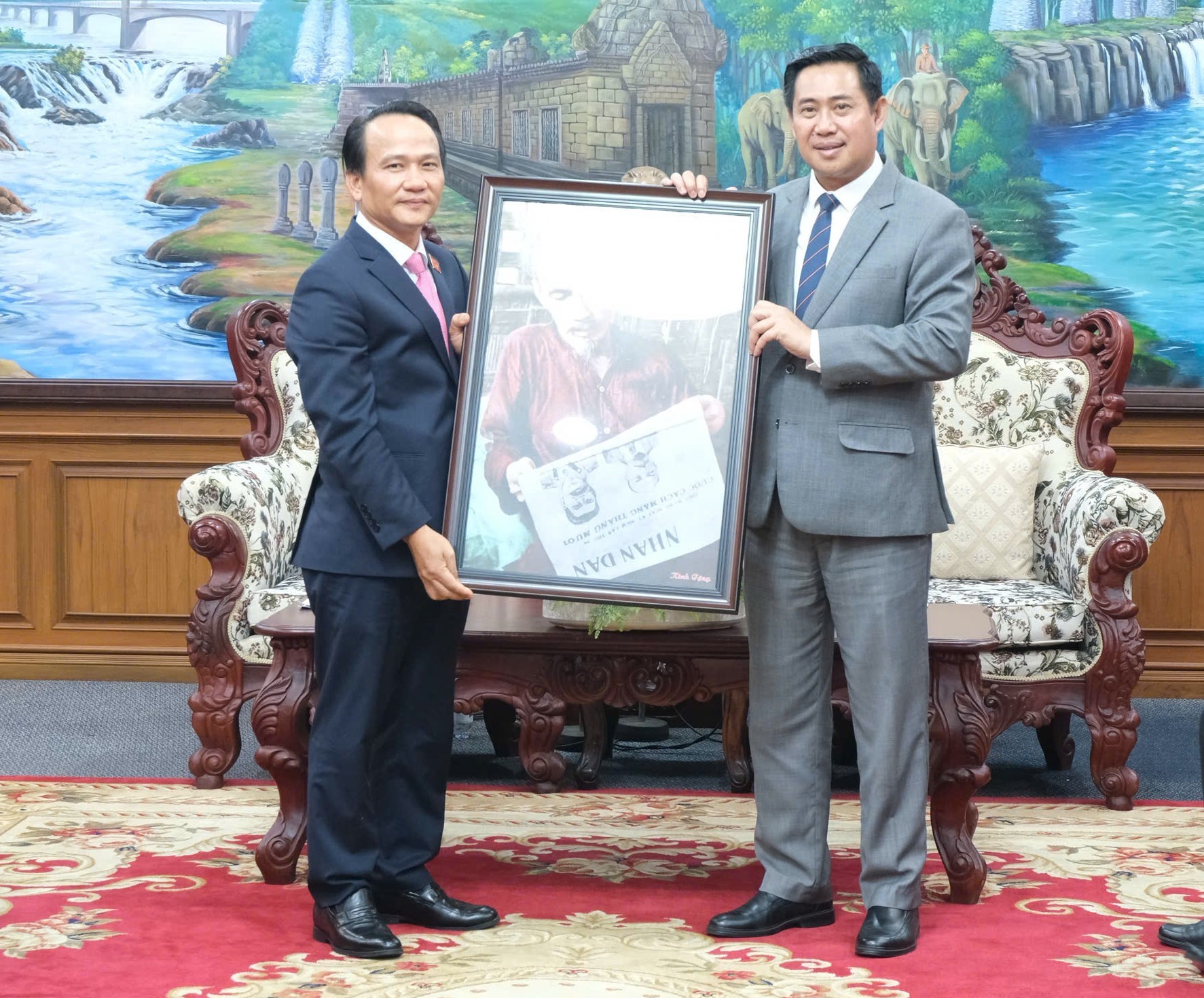 Đà Nẵng đẩy mạnh hợp tác kinh tế, văn hóa, giáo dục với tỉnh Champasak (Lào)