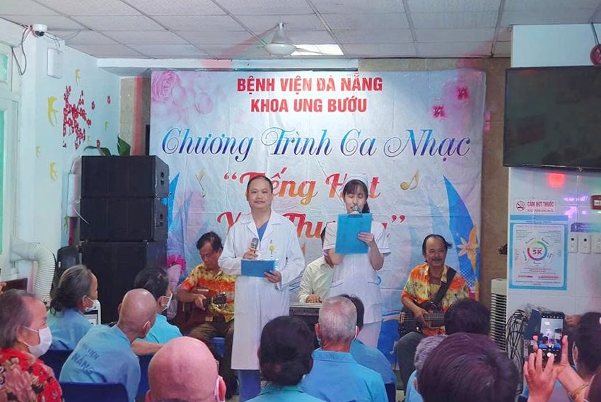 Kết nối trái tim từ mô hình “Tiếng hát yêu thương” tại Bệnh viện Đà Nẵng