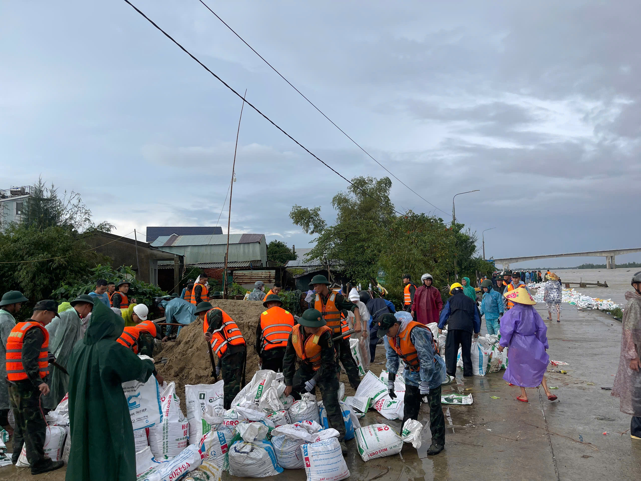 Gần 3.300 bộ đội, dân quân sẵn sàng cơ động ứng cứu trước cơn bão Kalmaegi