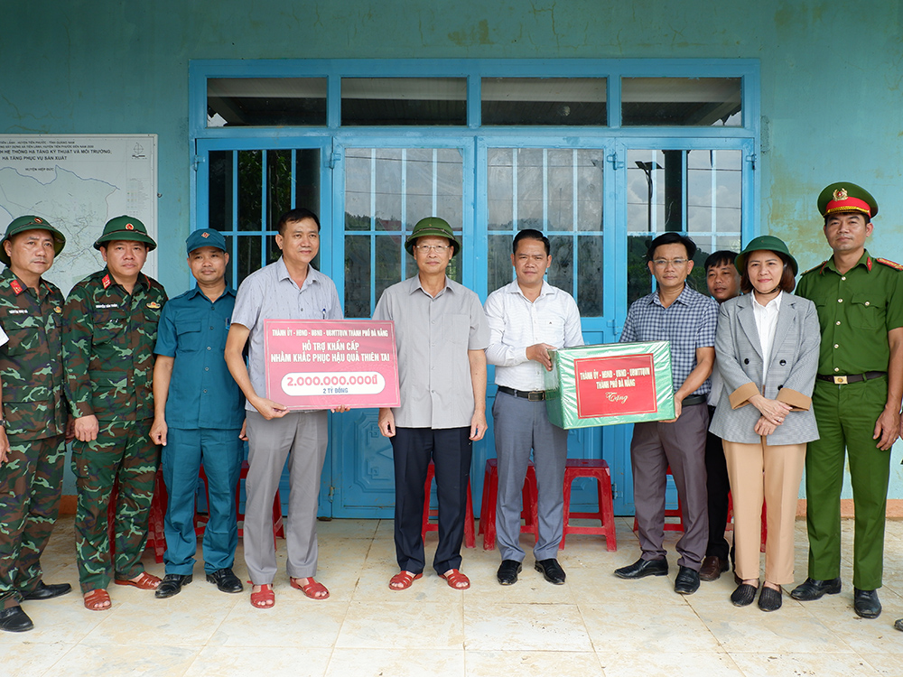 Phó Bí thư Thành ủy Ngô Xuân Thắng thăm, động viên các xã chịu ảnh hưởng của mưa lũ