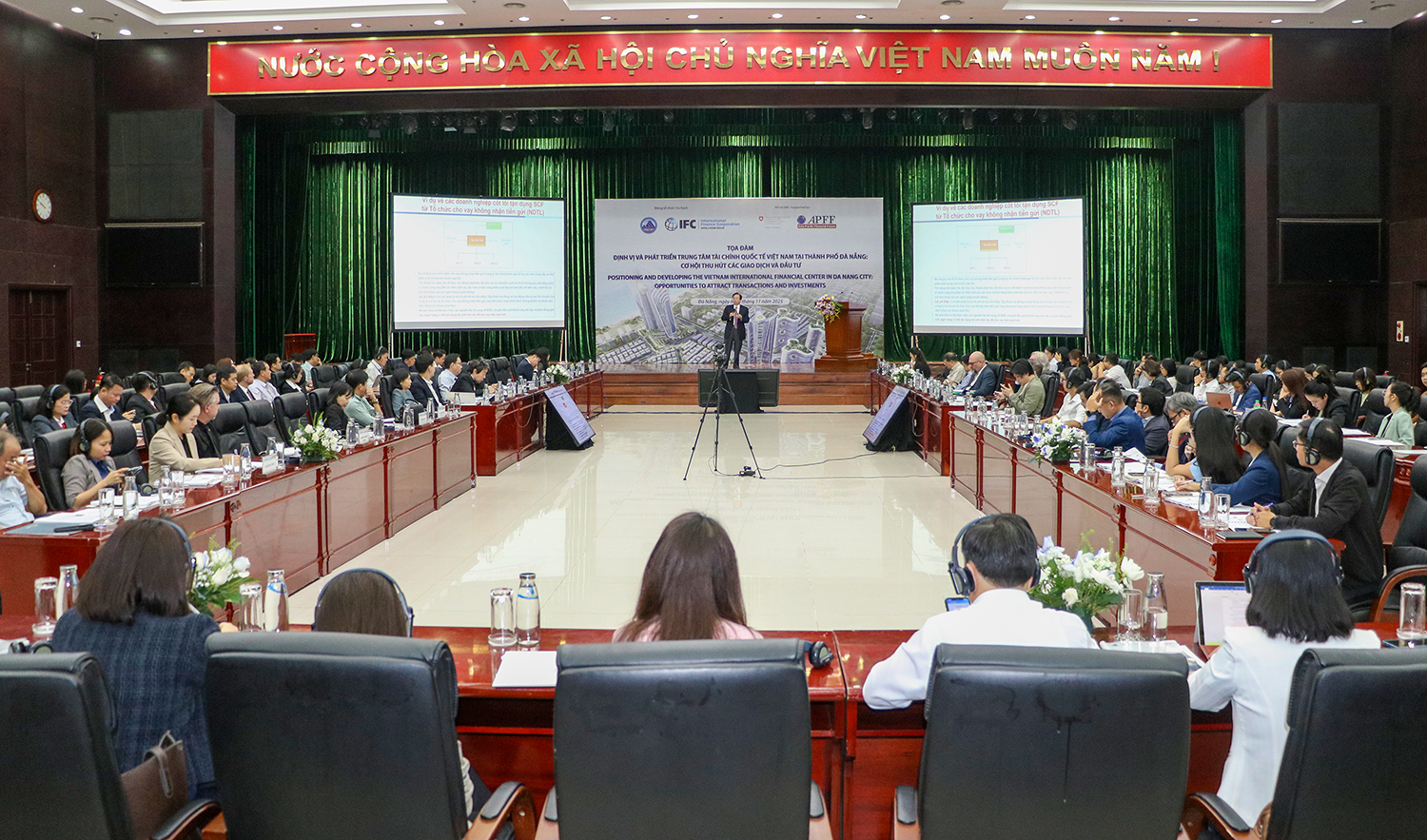 Khai mạc Tọa đàm “Định vị và phát triển Trung tâm tài chính quốc tế tại thành phố Đà Nẵng: Cơ hội thu hút các giao dịch và đầu tư”