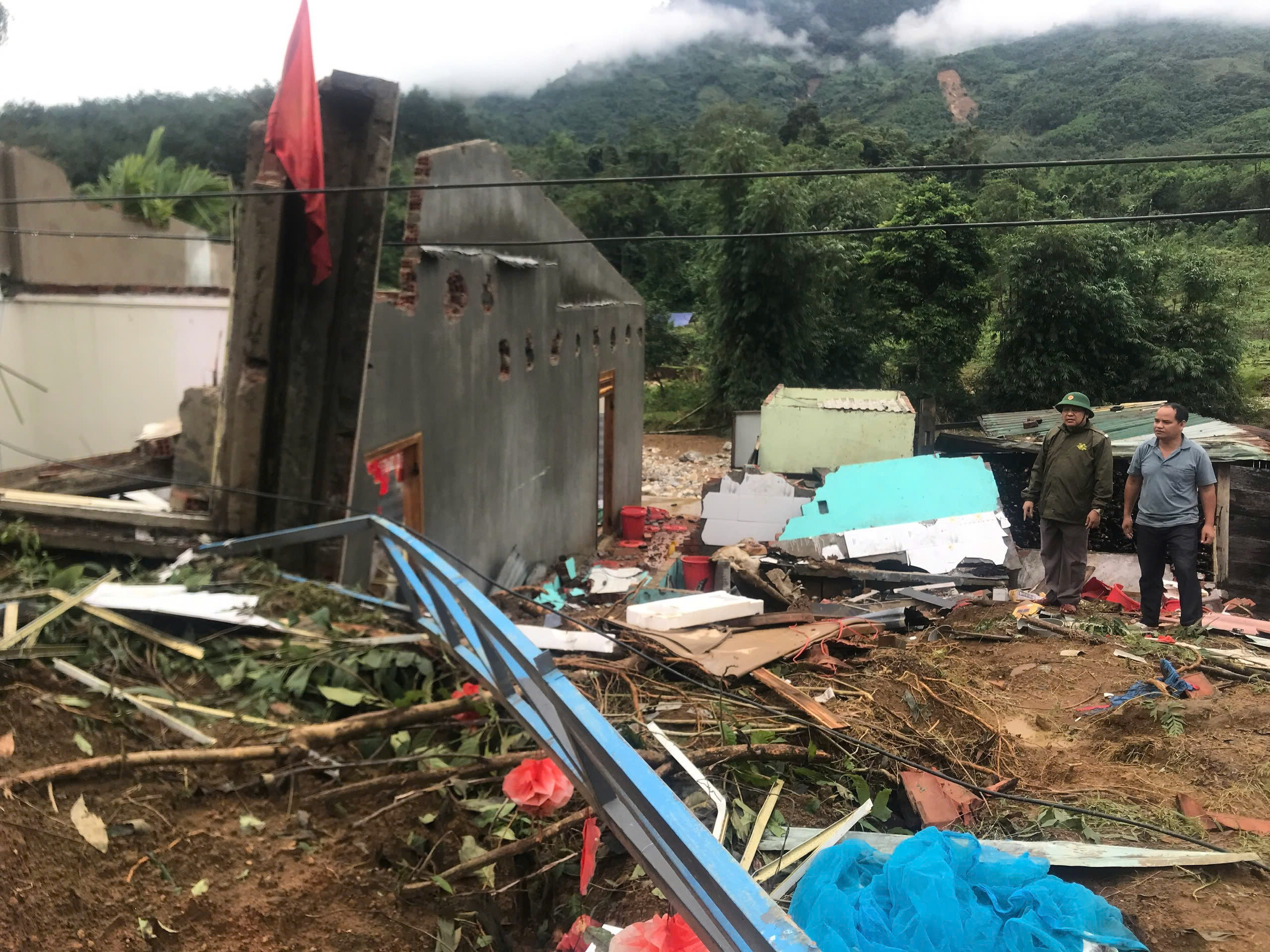 Hướng dẫn triển khai chính sách trợ giúp xã hội khẩn cấp cho người dân vùng lũ, lụt