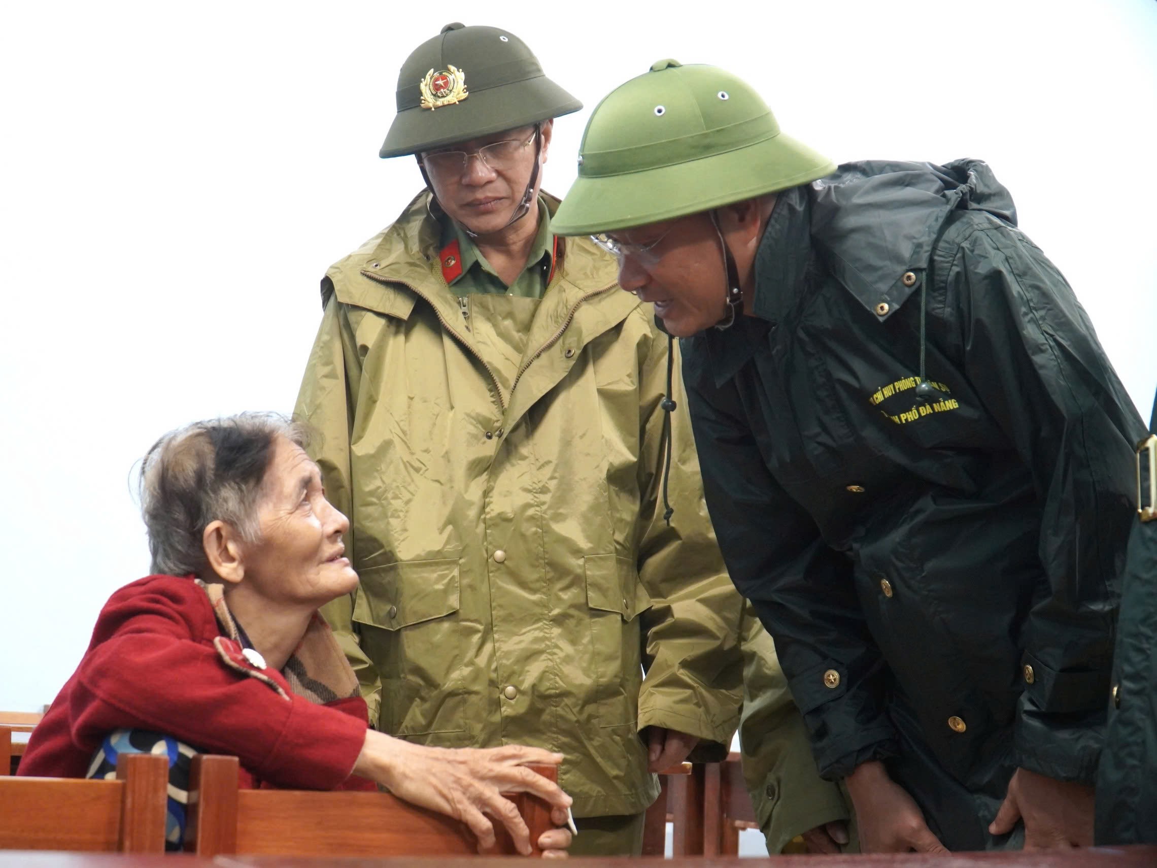 Bí thư Thành ủy Lê Ngọc Quang: Đảm bảo an toàn cho người dân là ưu tiên hàng đầu khi bão số 13 đổ bộ