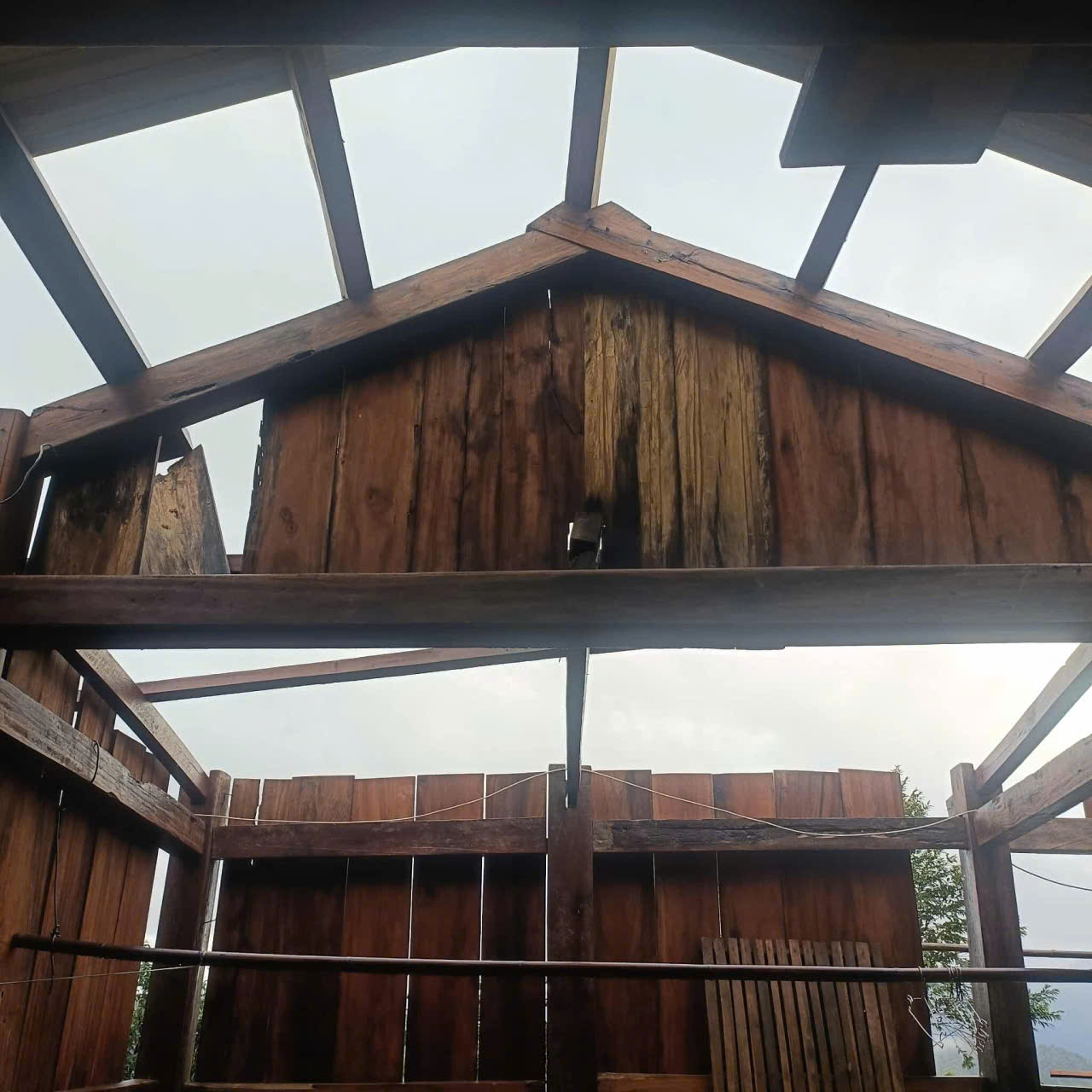 Bão số 13 khiến 20 nhà dân tại xã Trà Linh bị hư hại