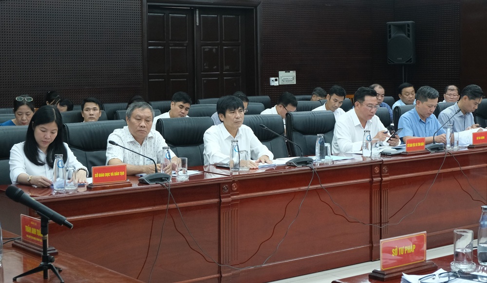 Tiếp tục rà soát, hoàn thiện các dự thảo nghị quyết lĩnh vực giáo dục và đào tạo