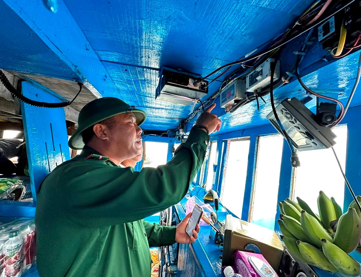 Thủ tục hành chính chủ động từ đất liền, tiếp sức ngư dân bám biển