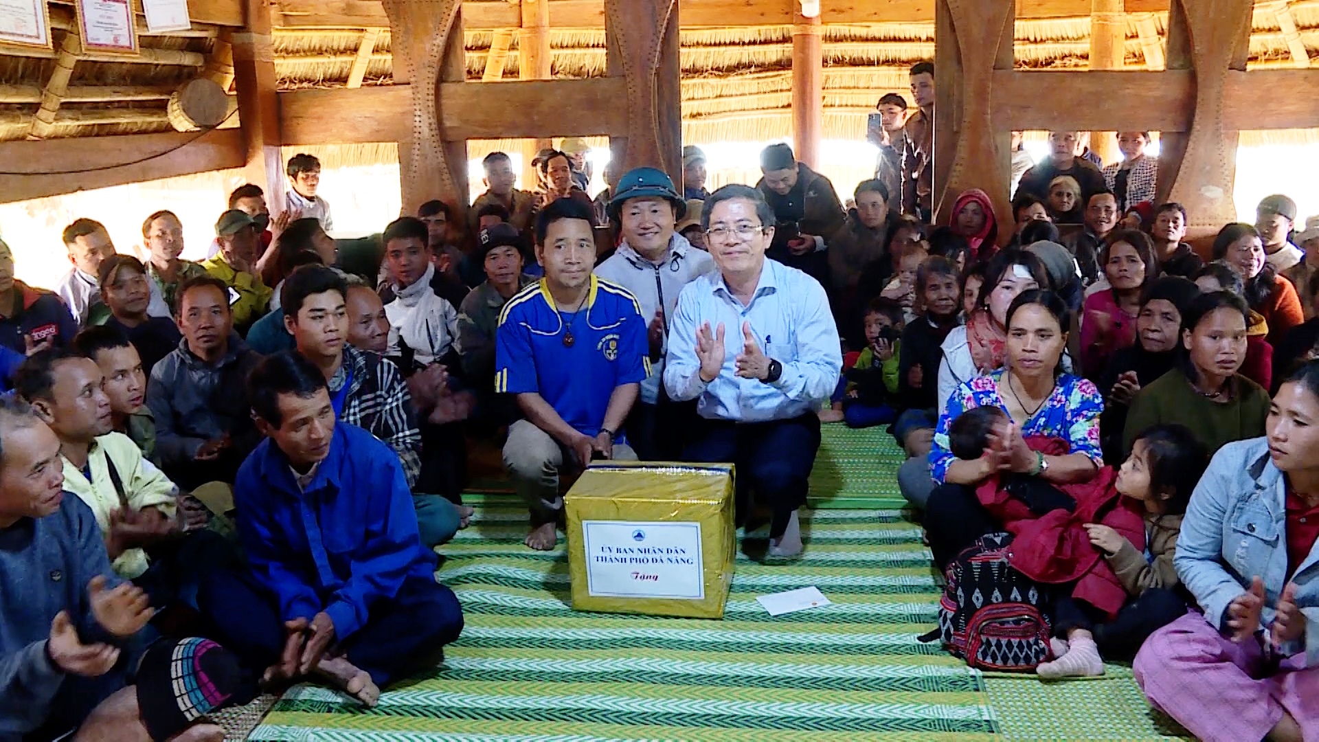 Video: Phó chủ tịch UBND thành phố Trần Nam Hưng kiểm tra sạt lở và thăm hỏi các hộ dân sơ tán tại xã Hùng Sơn