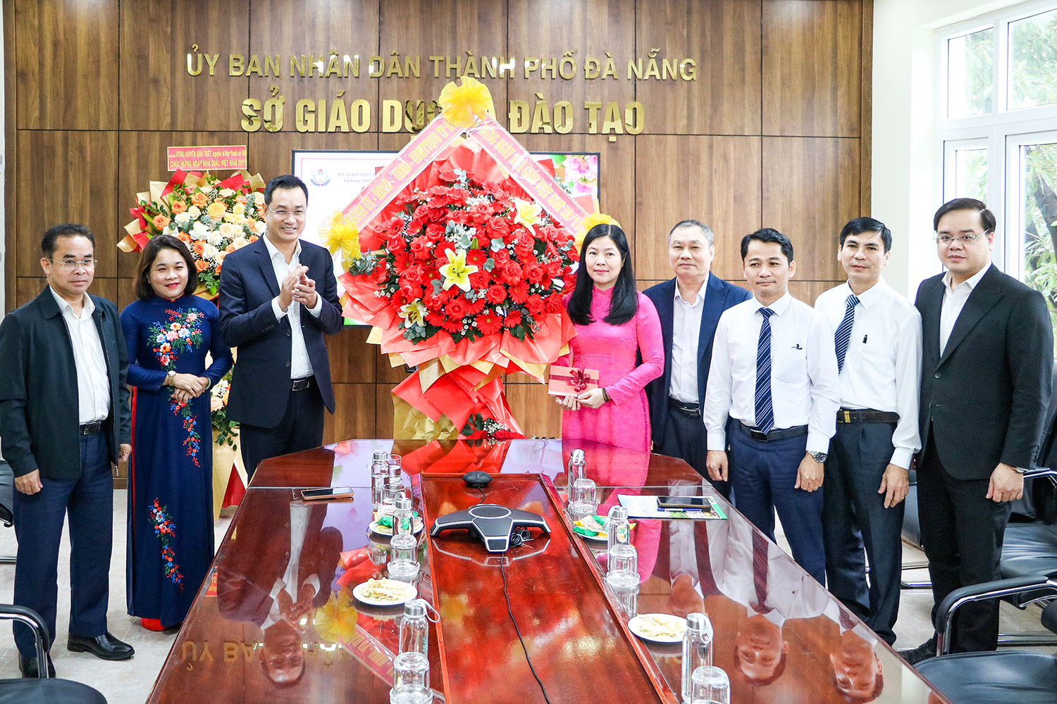 Bí thư Thành ủy Lê Ngọc Quang thăm, chúc mừng Sở Giáo dục và Đào tạo