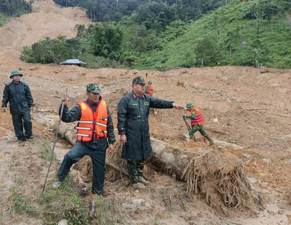 Đã tìm thấy thi thể 01 nạn nhân mất tích tại vụ sạt lở núi xã Hùng Sơn