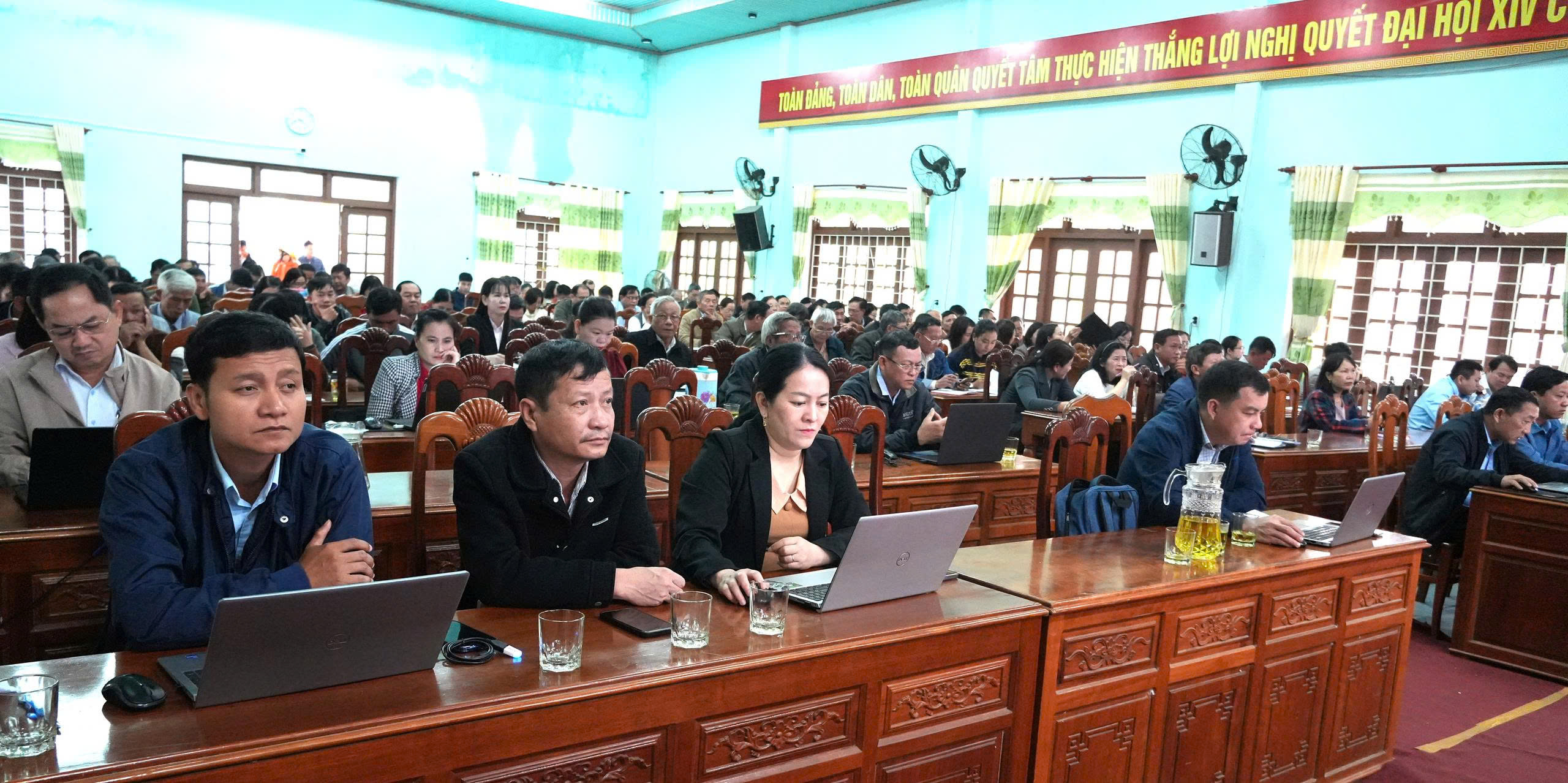 Đảng uỷ xã Tam Xuân triển khai sử dụng ứng dụng “Sổ tay đảng viên điện tử”