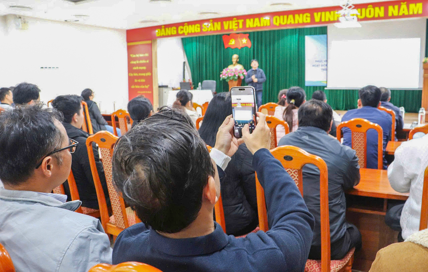 Tập huấn sử dụng AI trong lĩnh vực xuất bản, in và phát hành 