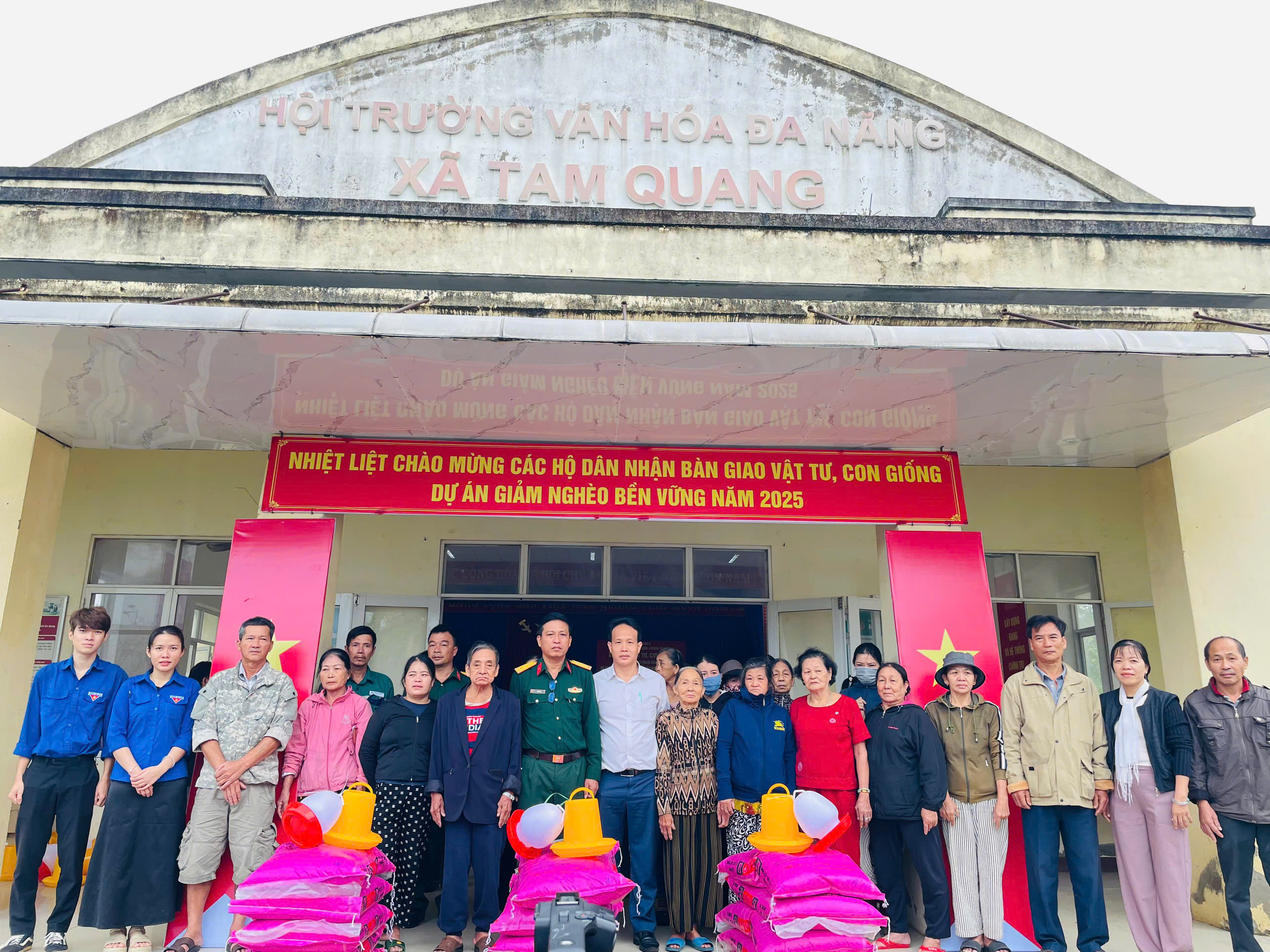 Đoàn Kinh tế Quốc phòng 516 hỗ trợ sinh kế đợt 3 cho người dân xã Núi Thành