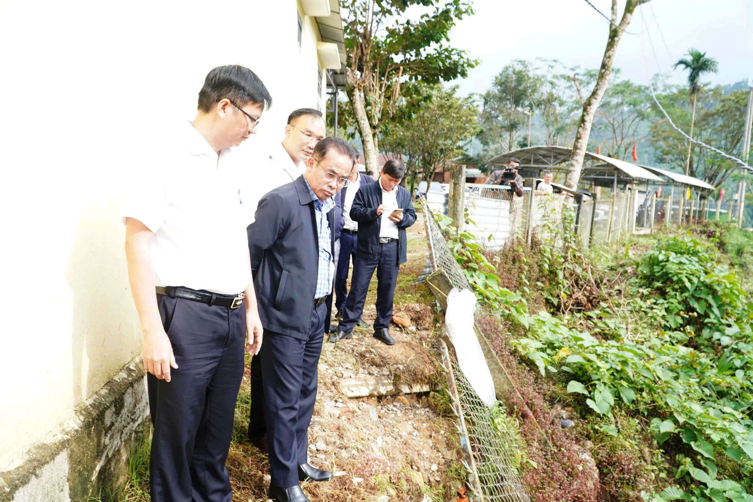 Kiểm tra công tác đảm bảo năm học 2025-2026 và chương trình MTQG tại xã Trà Leng