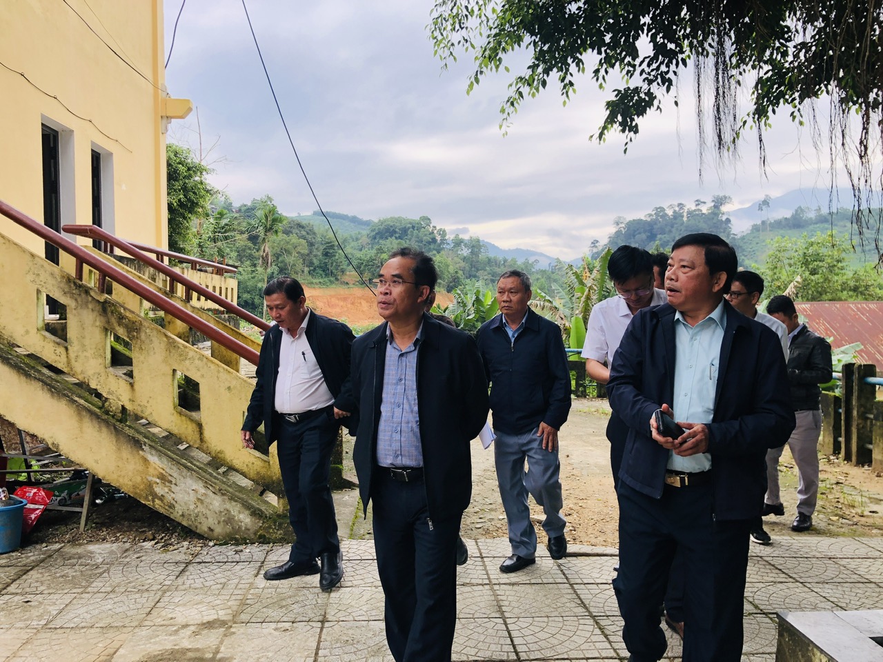 Phó Chủ tịch UBND thành phố Đà Nẵng Trần Anh Tuấn làm việc với các xã vùng núi cao