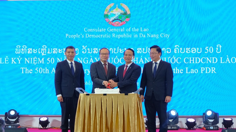 Lãnh đạo thành phố chào mừng kỷ niệm 50 năm Ngày Quốc khánh nước CHDCND Lào