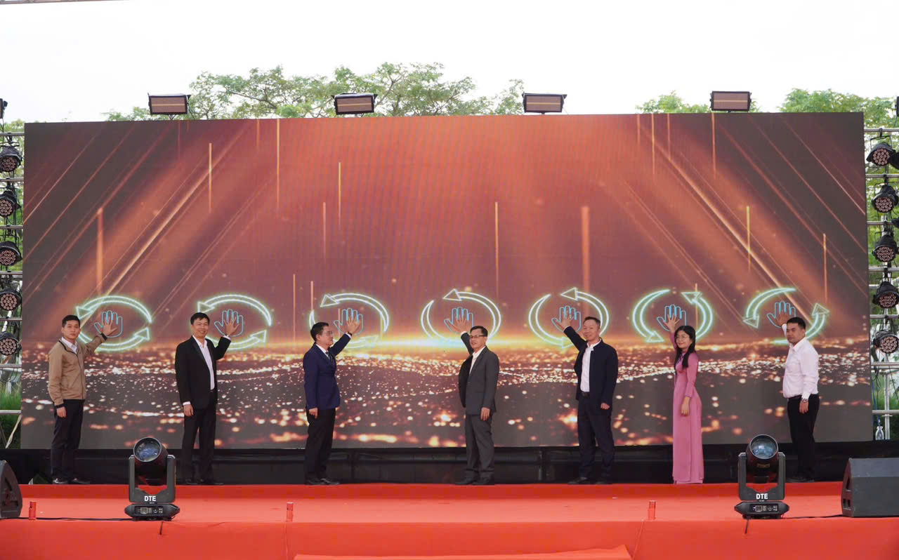 Phường Hoà Khánh tổ chức ngày hội “Chung tay Cải cách hành chính và Chuyển đổi số” năm 2025