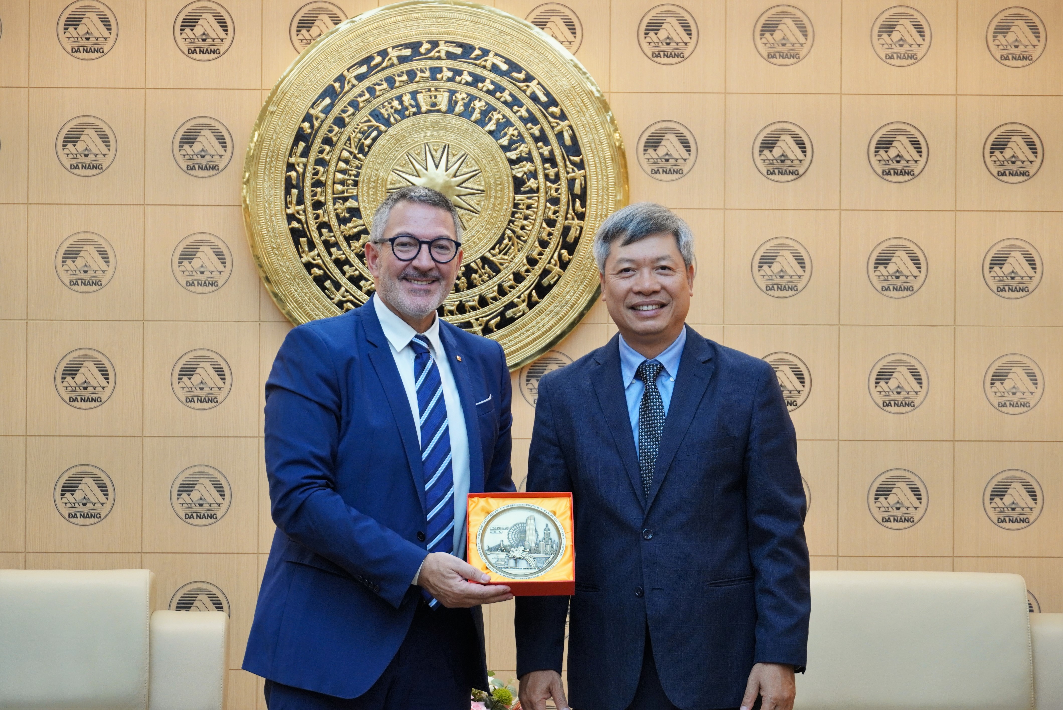 Lãnh đạo thành phố tiếp Bộ trưởng Bộ Doanh nghiệp và Lao động chính quyền Vùng Catalonia, Tây Ban Nha