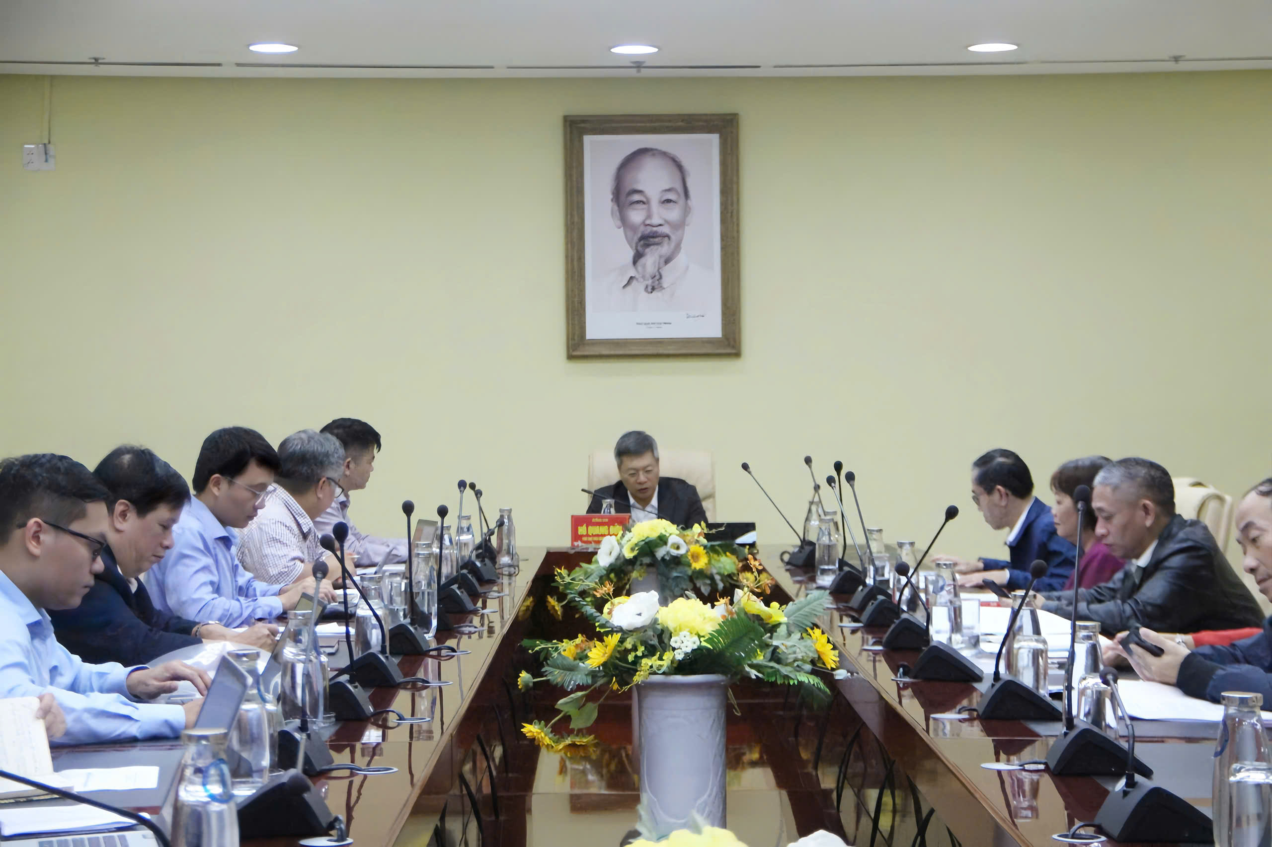 Lãnh đạo thành phố làm việc với Viện Dược liệu