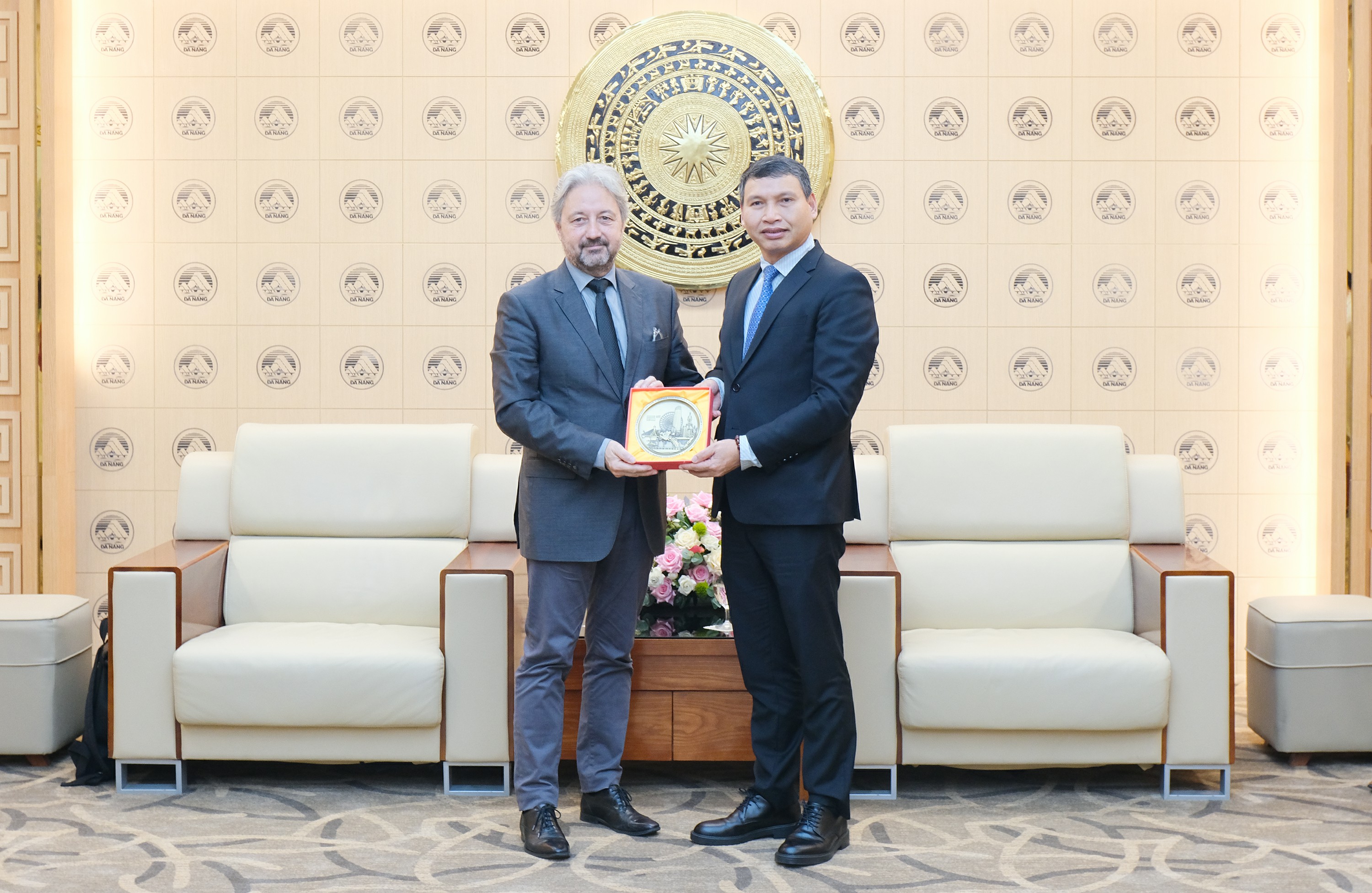 Đẩy mạnh hợp tác giáo dục, văn hóa với Cộng hòa Pháp