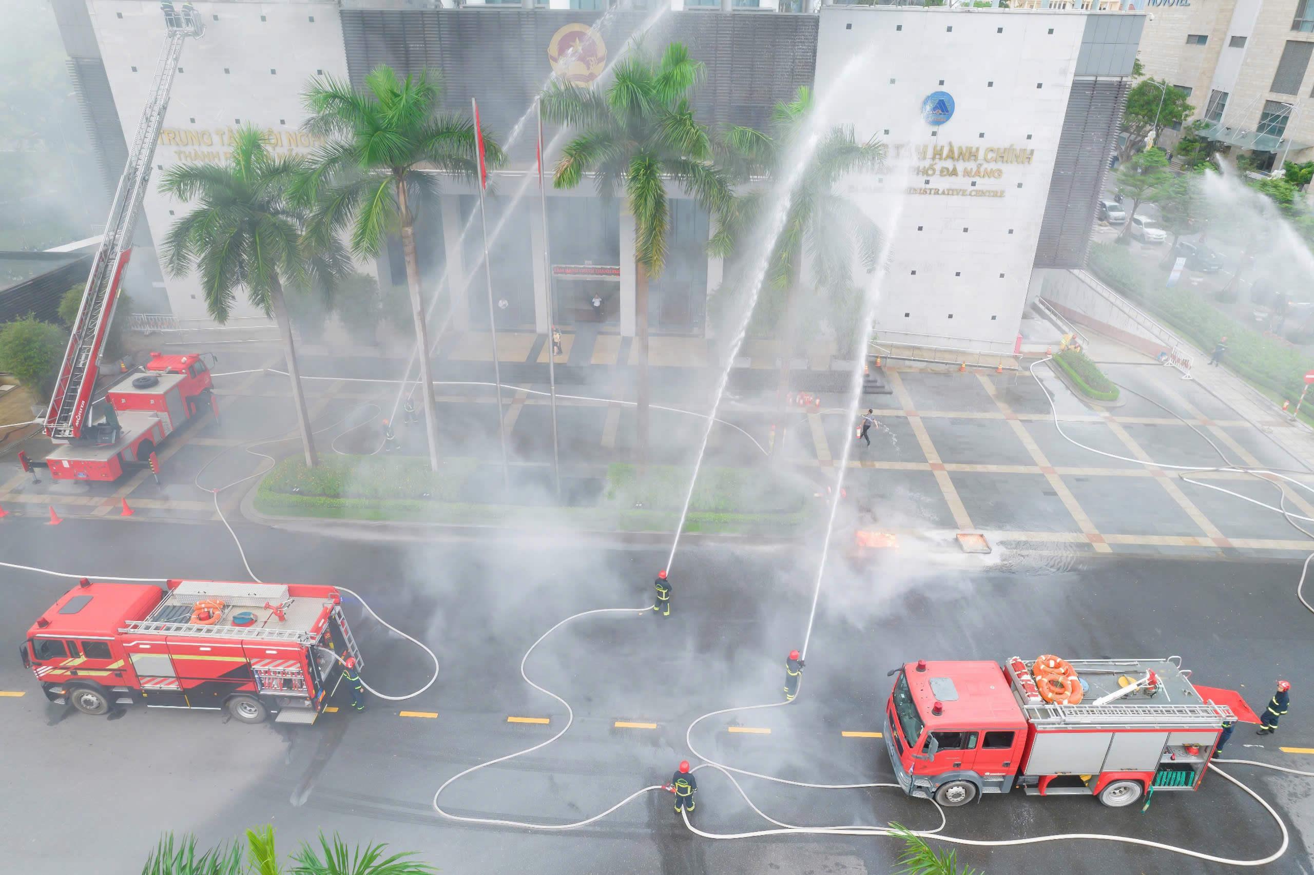 Diễn tập phòng cháy chữa cháy tại tòa nhà Trung tâm hành chính thành phố