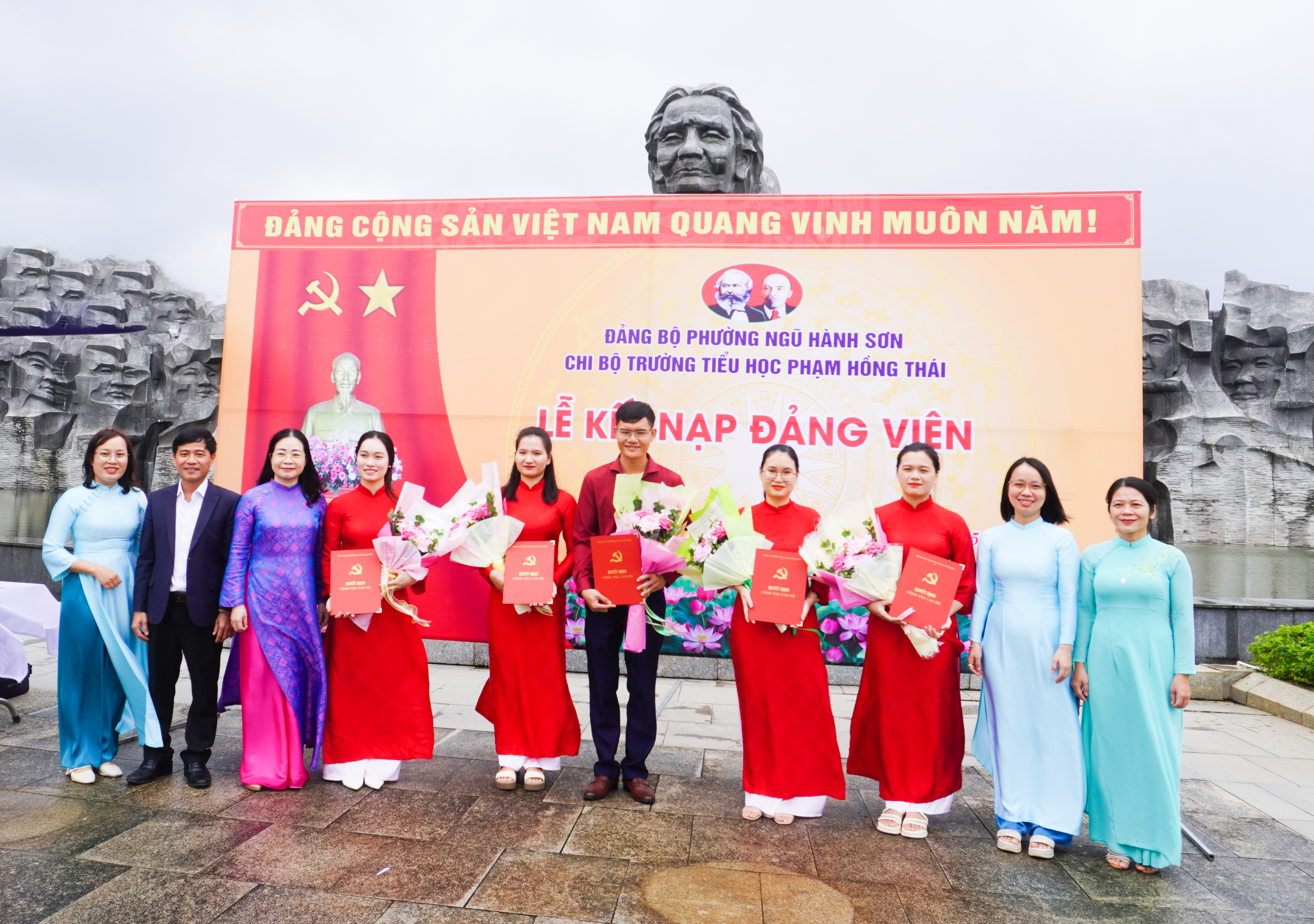 Ươm những hạt giống đỏ tại địa chỉ đỏ