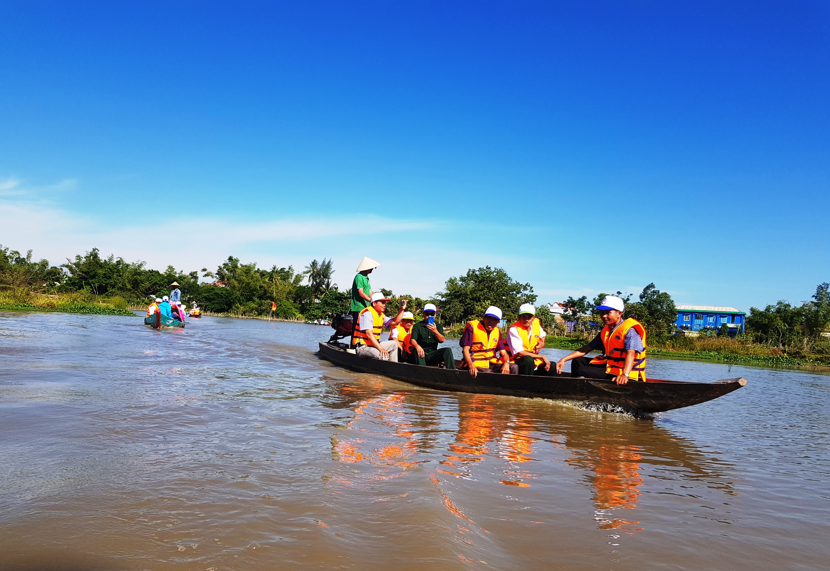 Khám phá vẻ đẹp bãi sậy sông Đầm