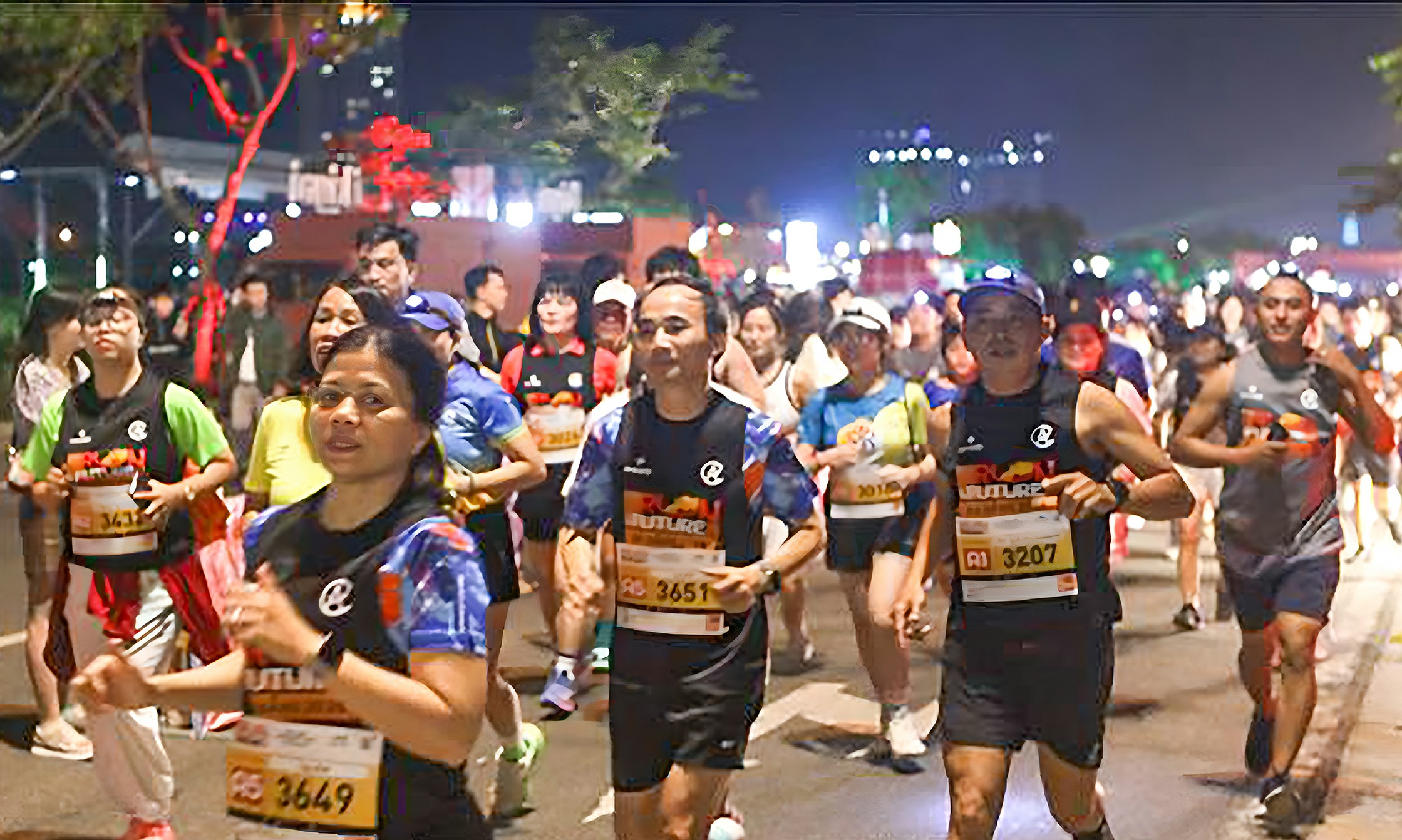 Hàng nghìn người tham gia giải chạy đêm “Thắp sáng sông Hàn – Chạy đến tương lai” chào năm mới 2026