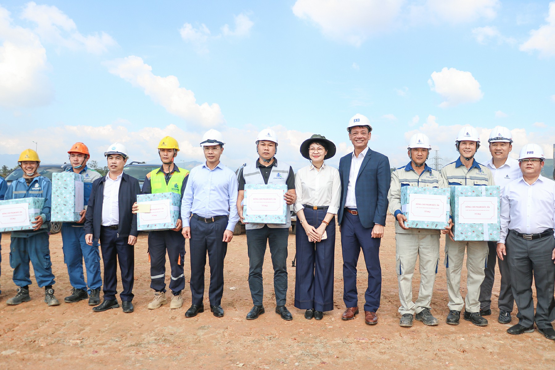 Chủ tịch UBND thành phố Phạm Đức Ấn kiểm tra thực tế các công trình, dự án trọng  điểm lĩnh vực giao thông