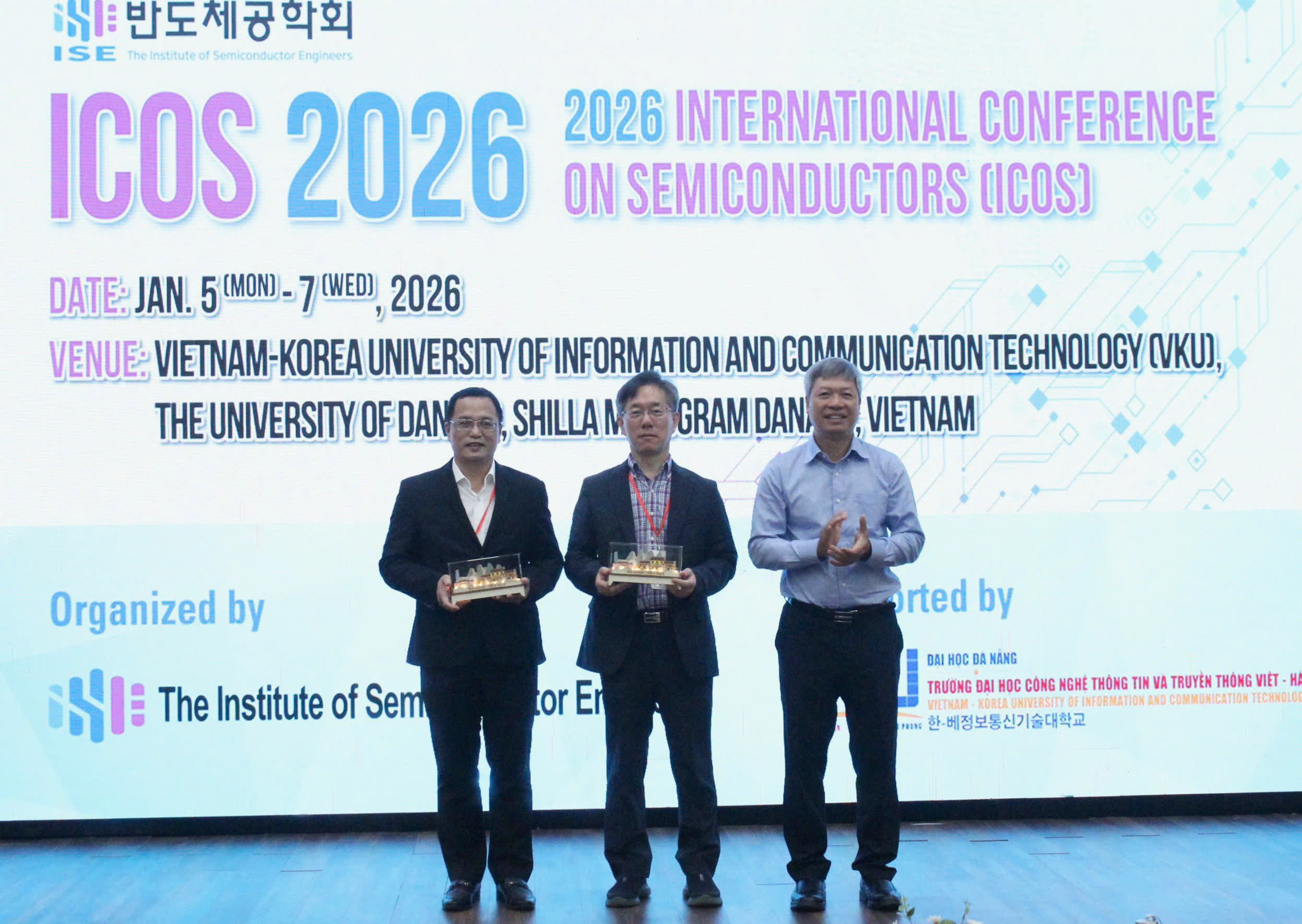 Khai mạc Hội thảo quốc tế về bán dẫn