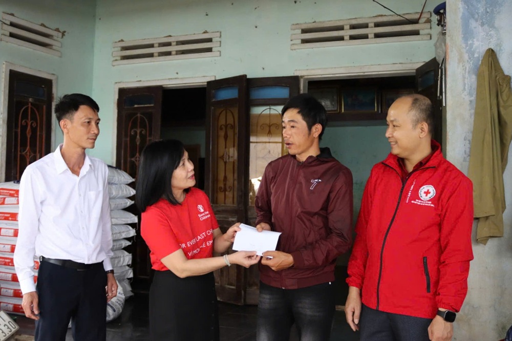 Khởi động chương trình hỗ trợ tiền mặt cho các gia đình có trẻ em bị ảnh hưởng thiên tai tại Đà Nẵng