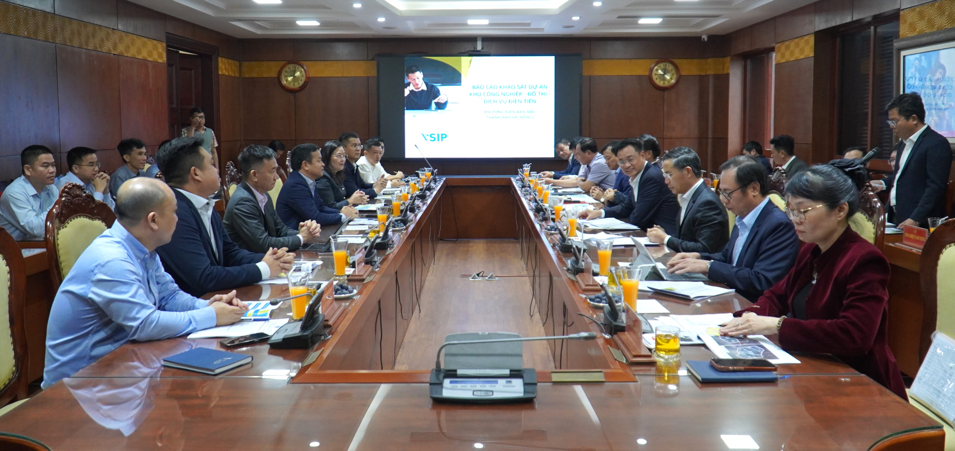 Thường trực Thành ủy làm việc với Tập đoàn VSIP về nghiên cứu đầu tư khu công nghiệp