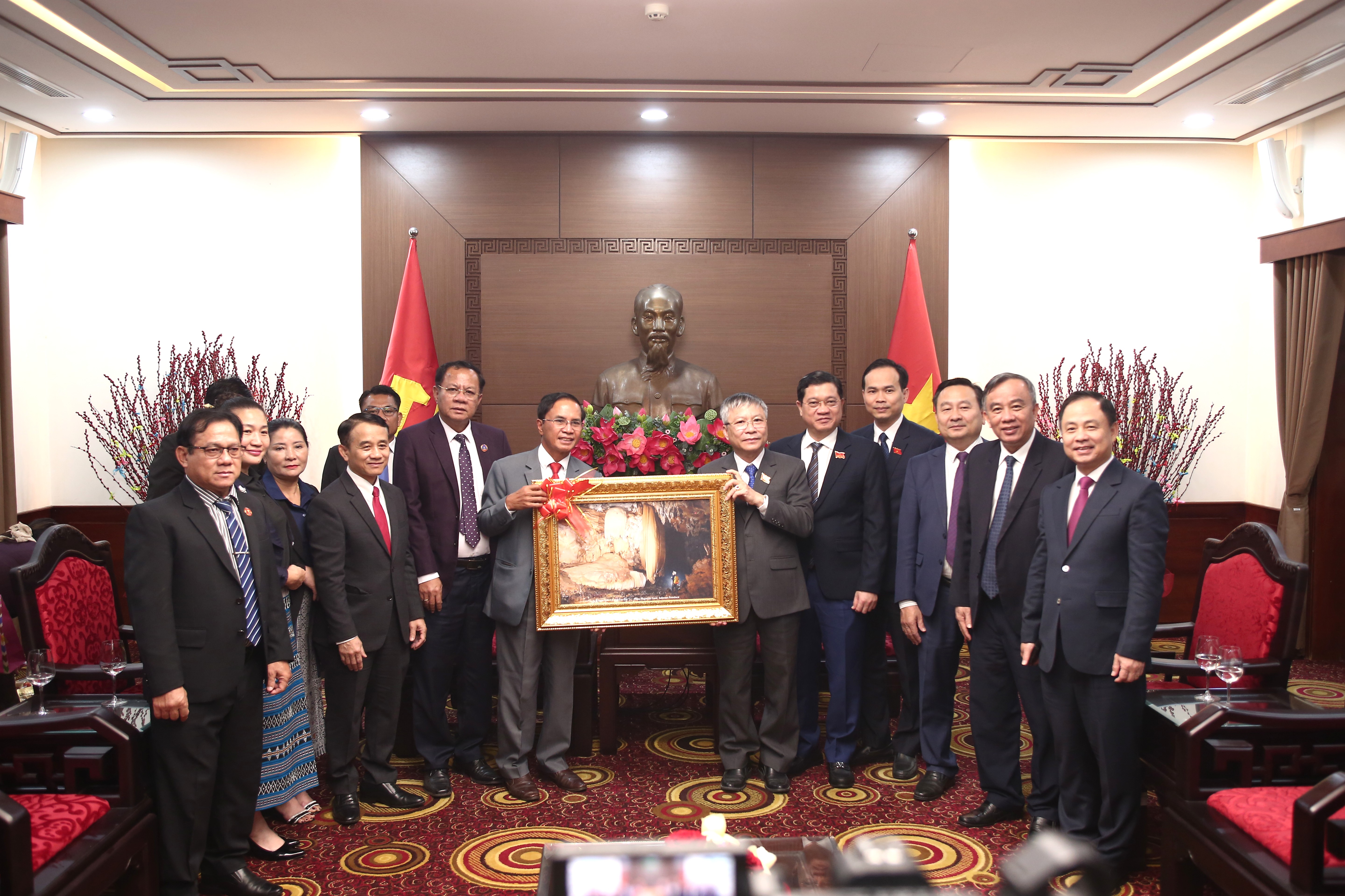 Chủ tịch HĐND thành phố Nguyễn Đức Dũng tiếp đoàn công tác tỉnh Salavan (Lào)