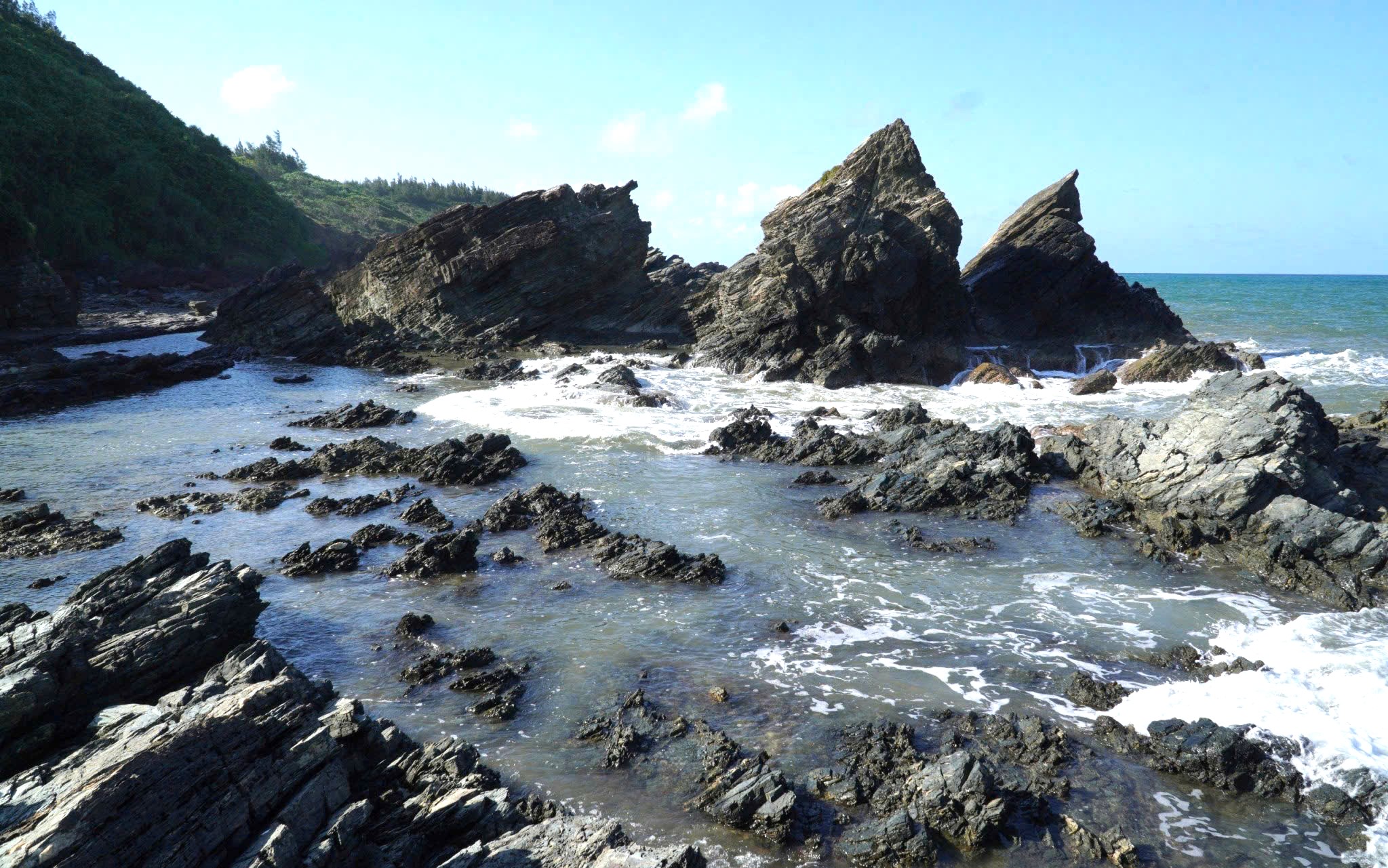 Ra xã đảo Tam Hải khám phá danh thắng Bàn Than – Hòn Mang – Hòn Dứa