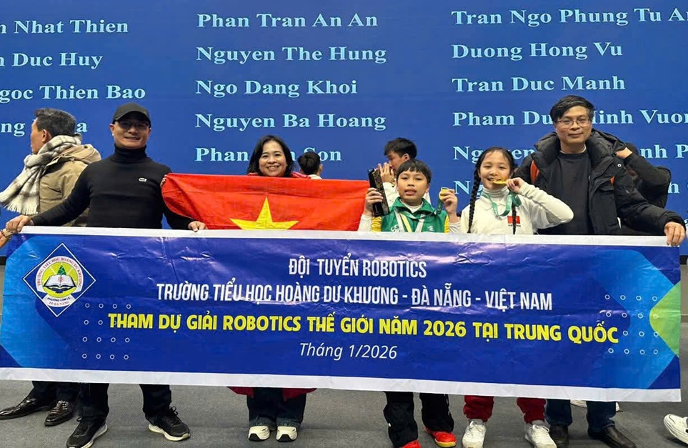 Trường Tiểu học Hoàng Dư Khương giành Cúp và Huy chương Vàng tại đấu trường Robotics thế giới
