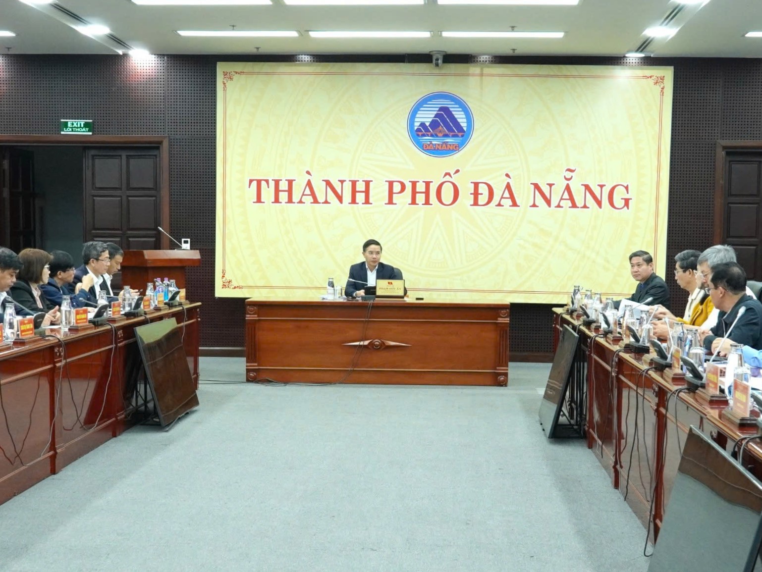 Khẩn trương hoàn thiện dự thảo Nghị quyết trình HĐND thành phố