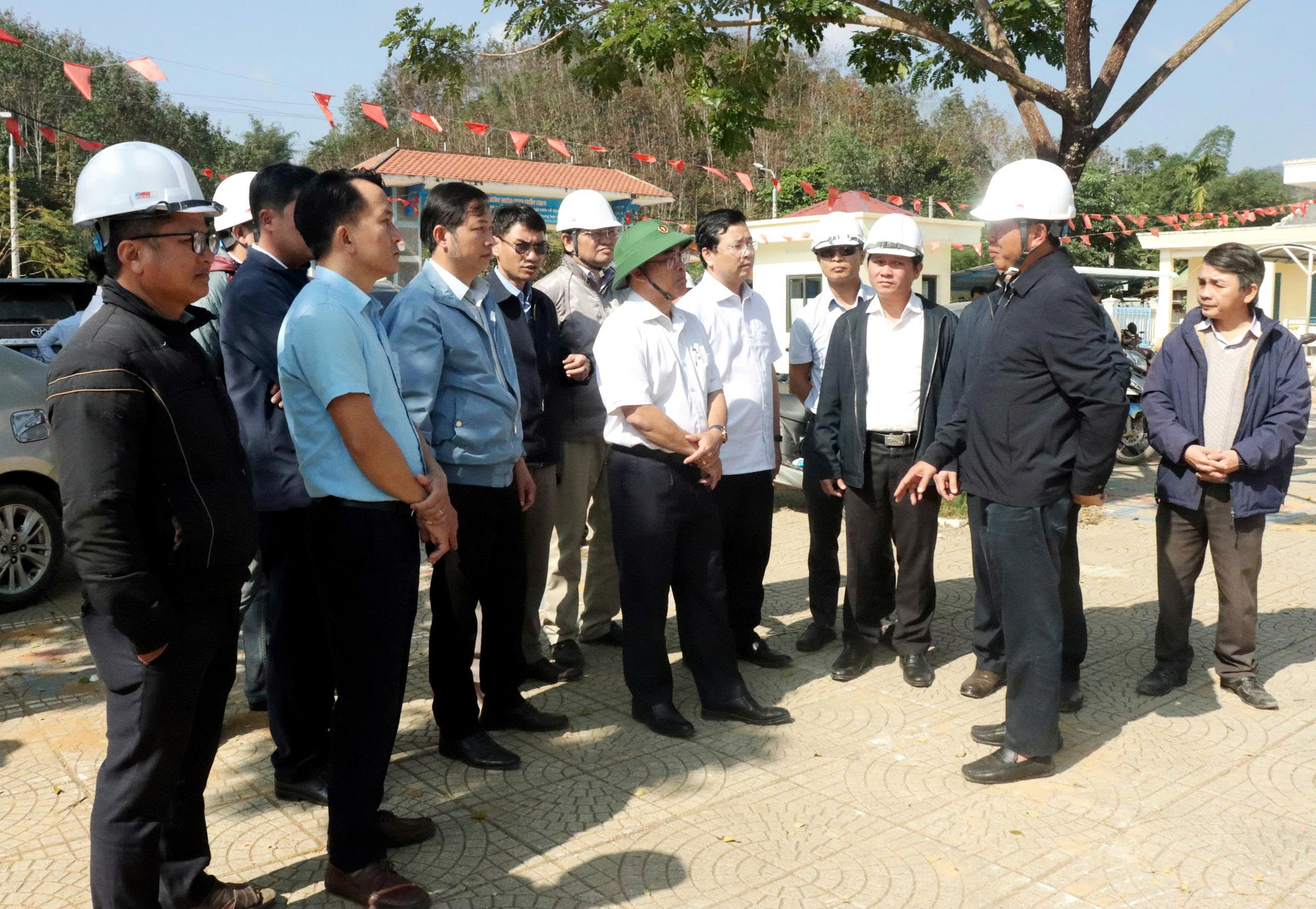 Kiểm tra tiến độ Dự án Trường Phổ thông nội trú liên cấp xã Avương