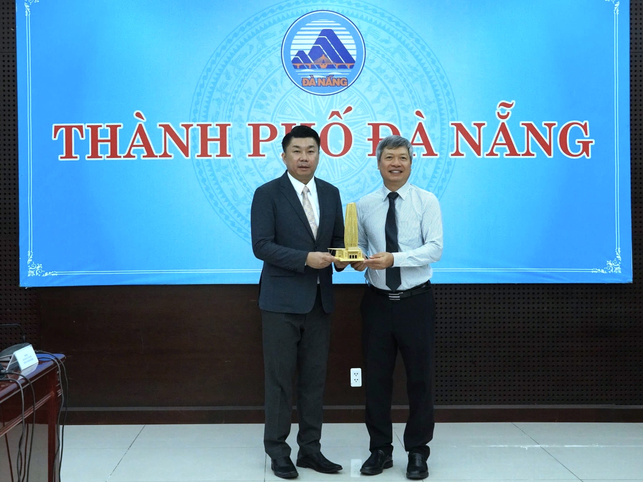 Đà Nẵng – Viêng Chăn (Lào) trao đổi kinh nghiệm mô hình Trung tâm Phục vụ hành chính công